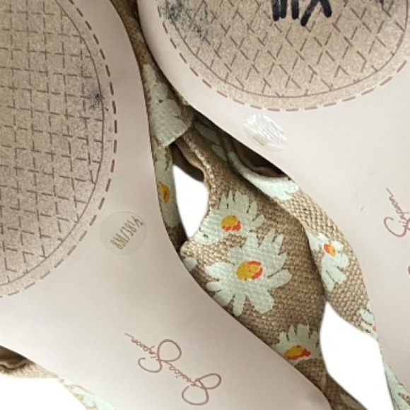 JESSICA SIMPSON Mayxie Burlap Daisy Flowers 3" Heel Sandals Size 8M - Picture 10 of 10